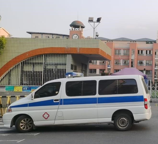 南陵救护车出租护送骨折病人一公里多少钱